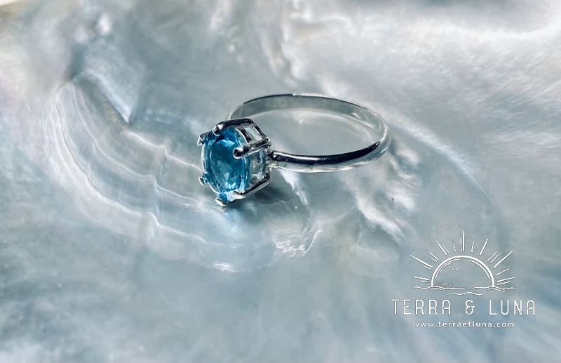 Bague en argent massif avec Topaze bleue Suisse coupe ovale serti griffe pour femme – Image 3